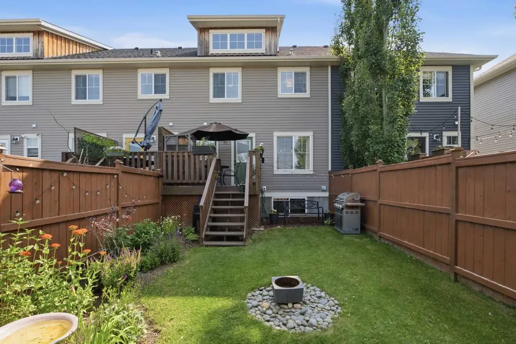 14 Reid Court Sylvan Lake AB T4S 0L9