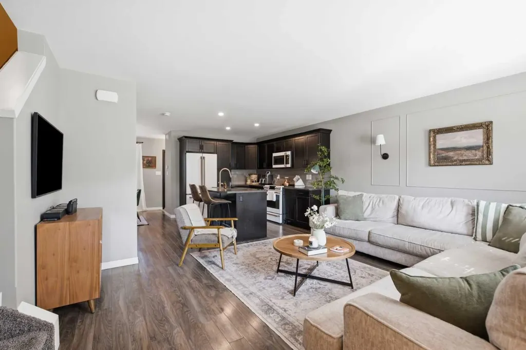 14 Reid Court Sylvan Lake AB T4S 0L9