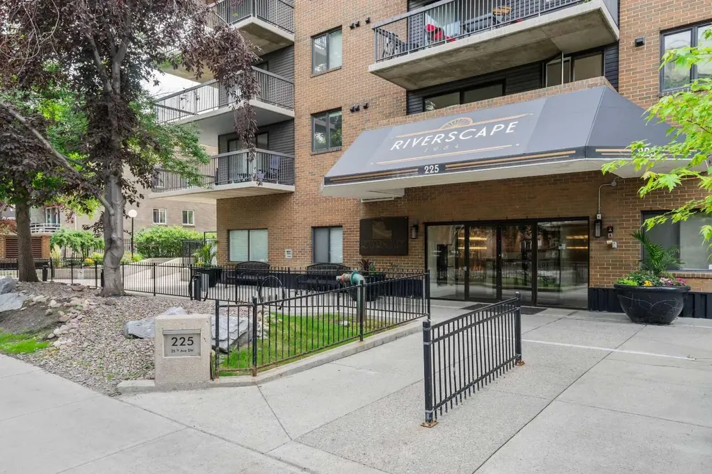 225 25 Avenue SW Calgary AB T2S 2V2