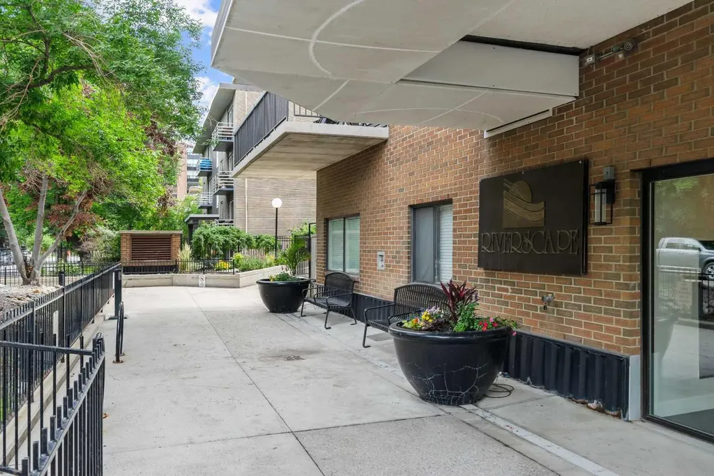 225 25 Avenue SW Calgary AB T2S 2V2