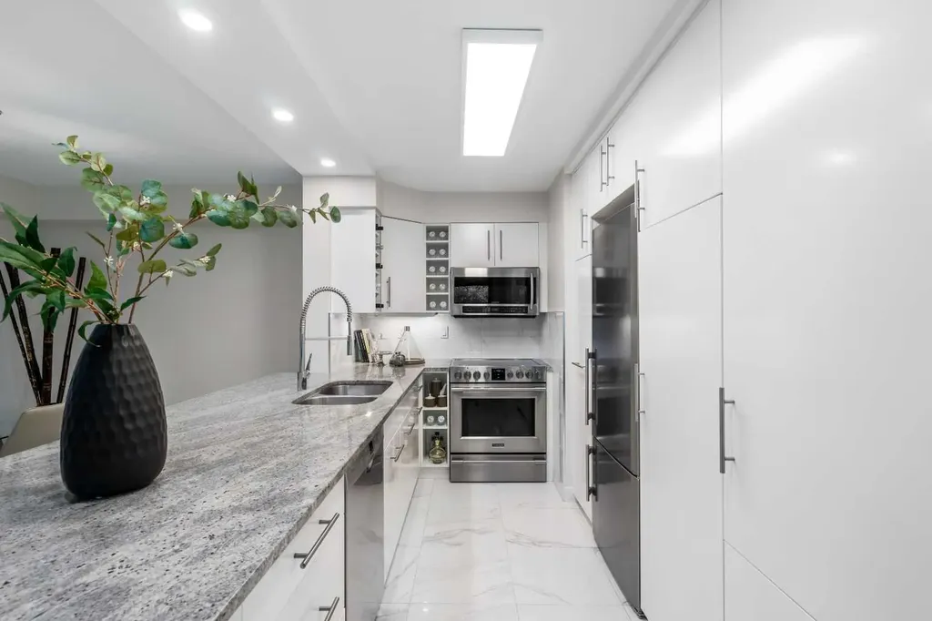 225 25 Avenue SW Calgary AB T2S 2V2