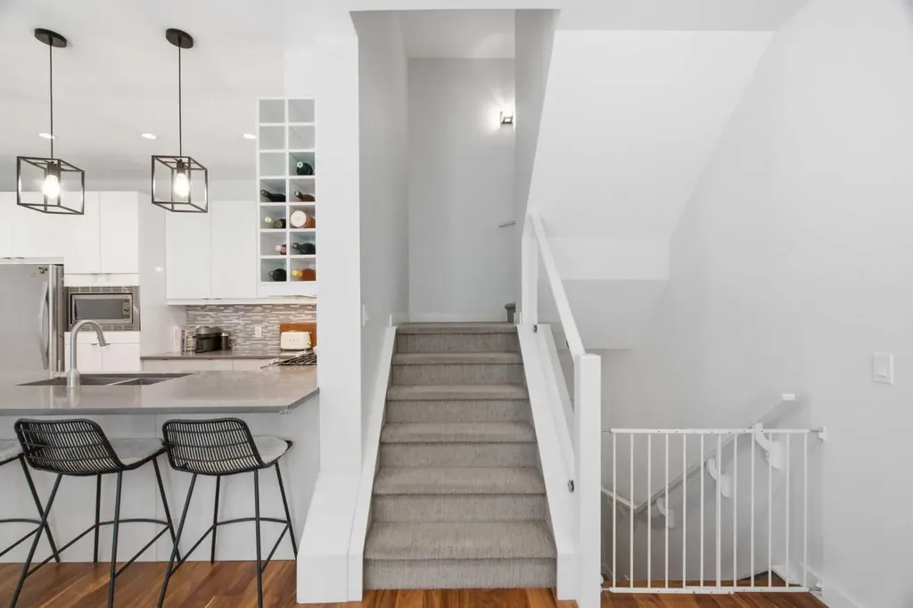 4733 17 Avenue NW Calgary AB T3B 0P4