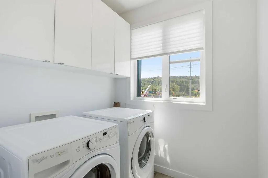 4733 17 Avenue NW Calgary AB T3B 0P4