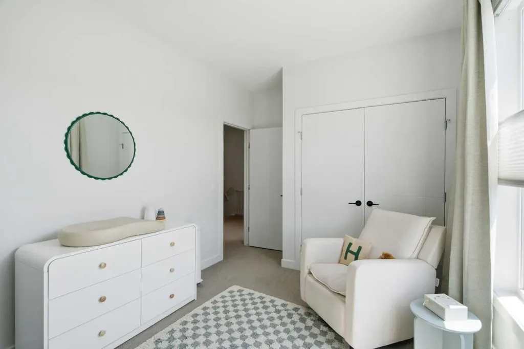 4733 17 Avenue NW Calgary AB T3B 0P4