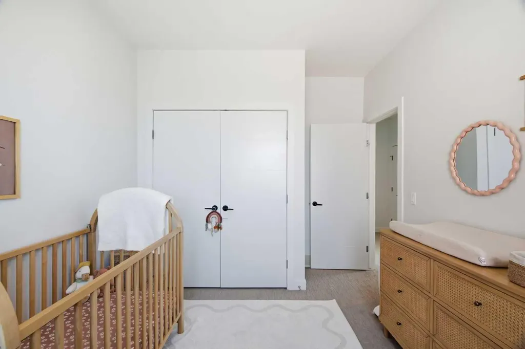 4733 17 Avenue NW Calgary AB T3B 0P4