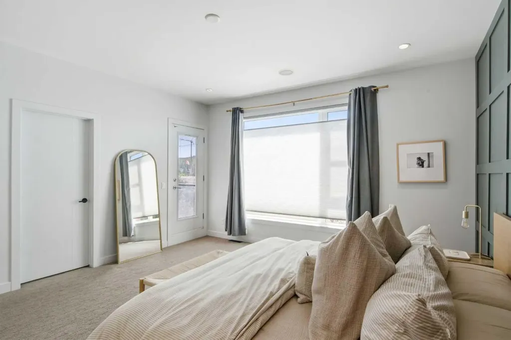 4733 17 Avenue NW Calgary AB T3B 0P4