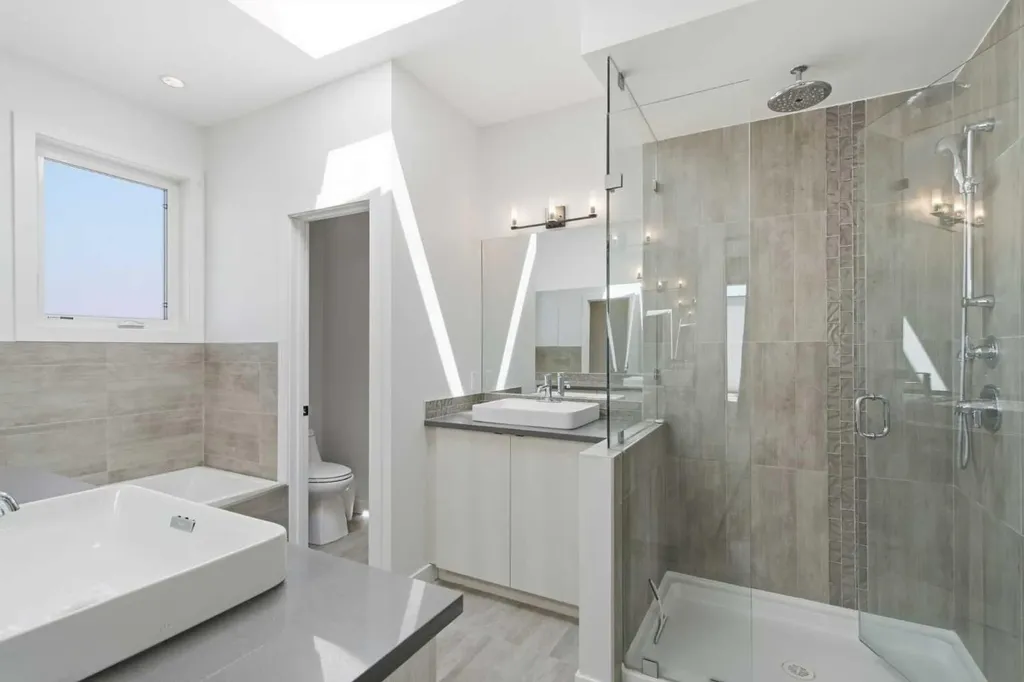 4733 17 Avenue NW Calgary AB T3B 0P4
