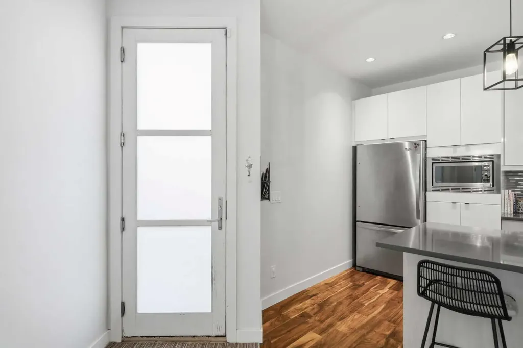 4733 17 Avenue NW Calgary AB T3B 0P4