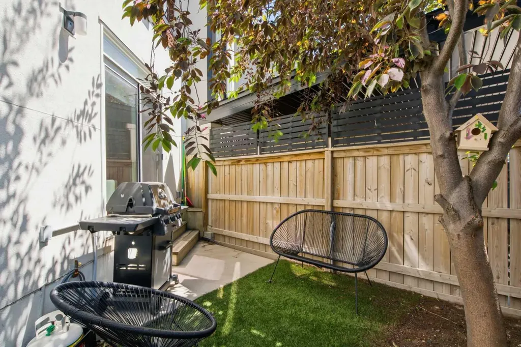 4733 17 Avenue NW Calgary AB T3B 0P4