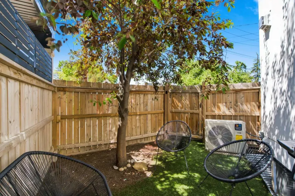 4733 17 Avenue NW Calgary AB T3B 0P4