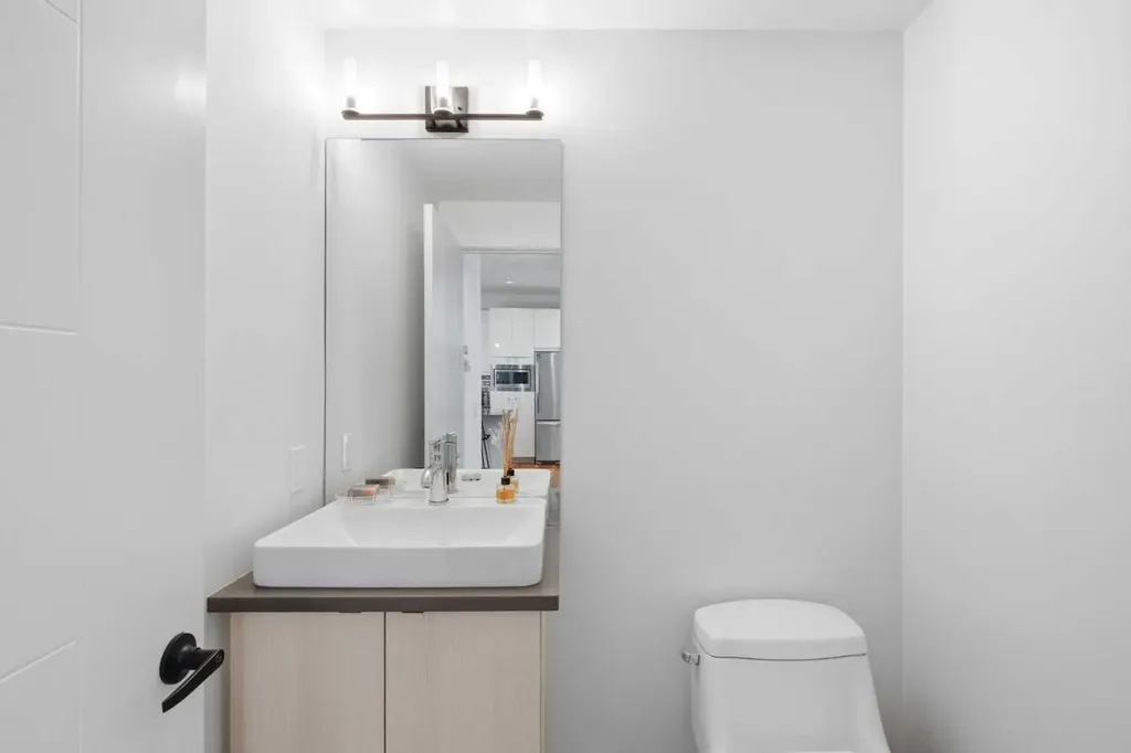 4733 17 Avenue NW Calgary AB T3B 0P4