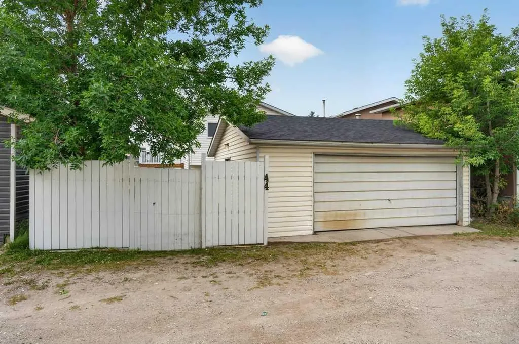 44 Falshire Close NE Calgary AB T3J 3A1