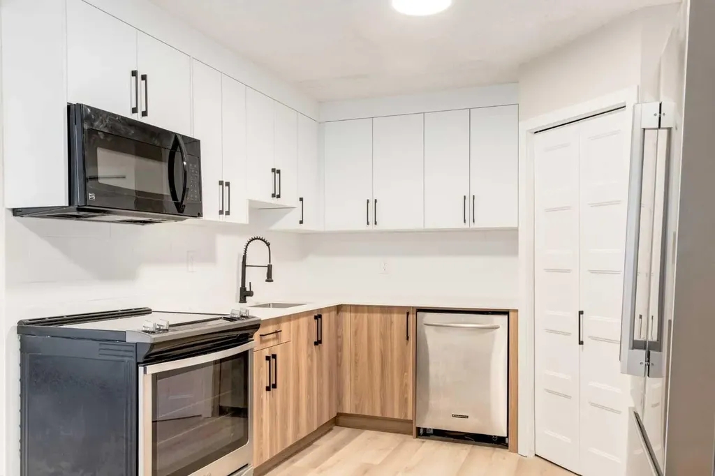 3809 45 Street SW Calgary AB T3B1T3