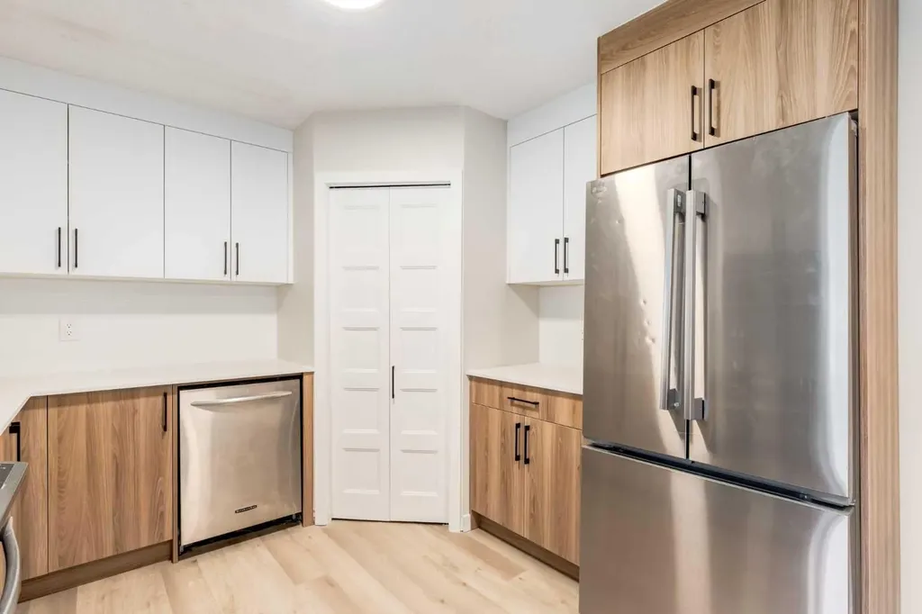 3809 45 Street SW Calgary AB T3B1T3