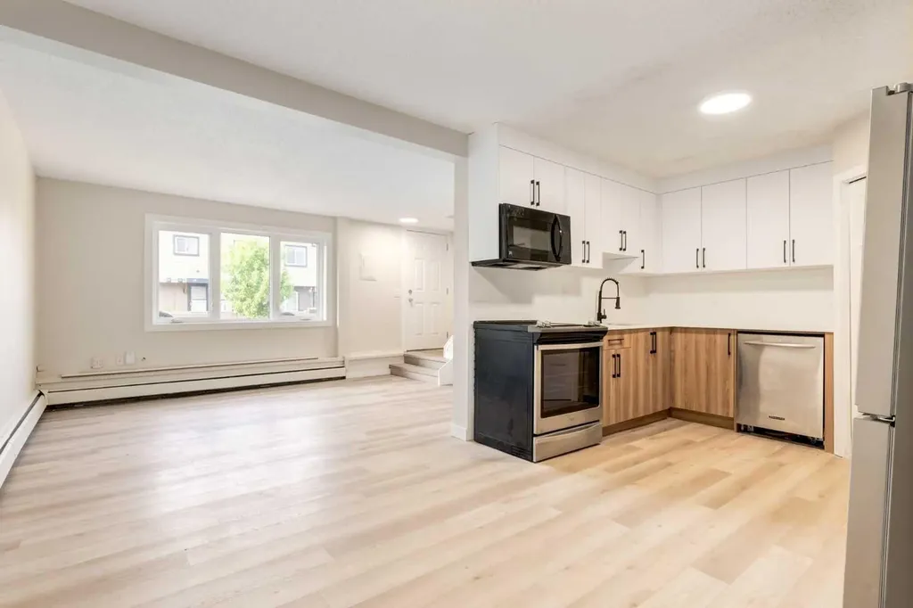 3809 45 Street SW Calgary AB T3B1T3