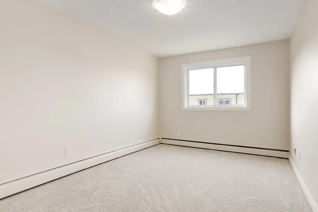3809 45 Street SW Calgary AB T3B1T3