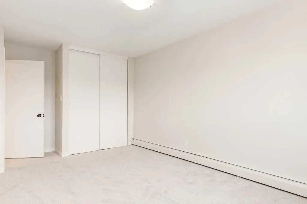 3809 45 Street SW Calgary AB T3B1T3