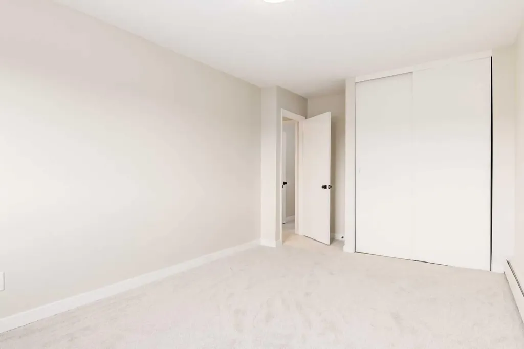 3809 45 Street SW Calgary AB T3B1T3