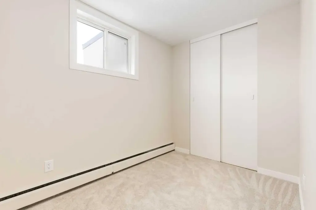 3809 45 Street SW Calgary AB T3B1T3