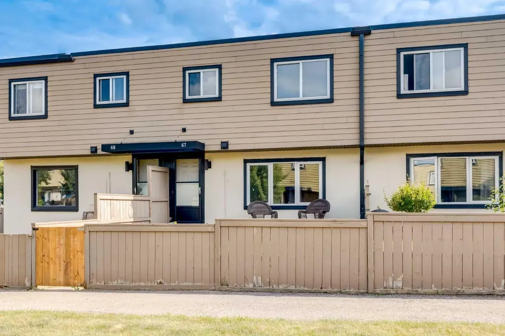 3809 45 Street SW Calgary AB T3B1T3