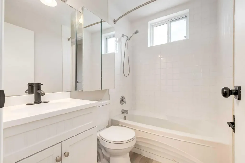 3809 45 Street SW Calgary AB T3B1T3