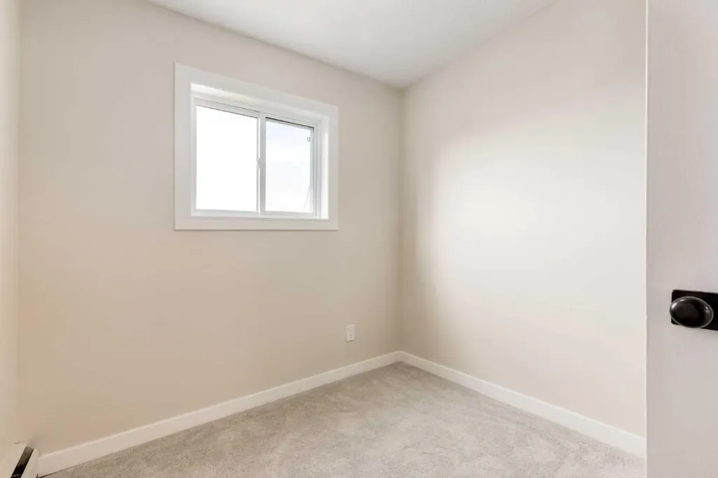 3809 45 Street SW Calgary AB T3B1T3