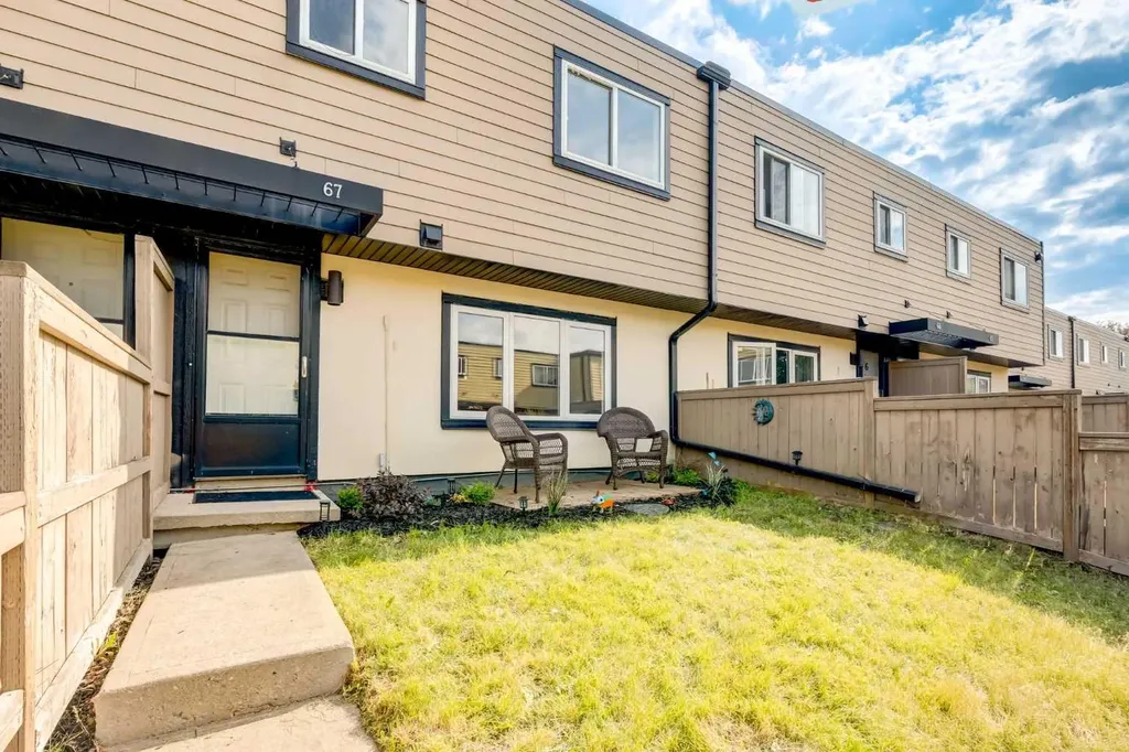 3809 45 Street SW Calgary AB T3B1T3