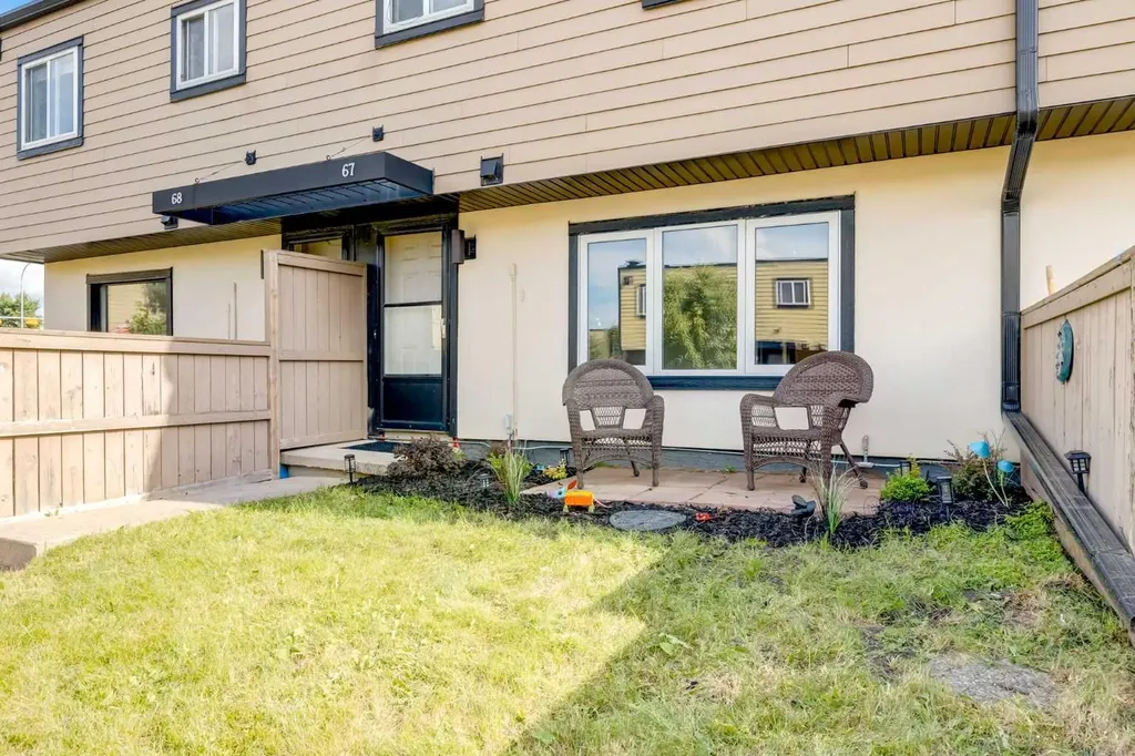3809 45 Street SW Calgary AB T3B1T3