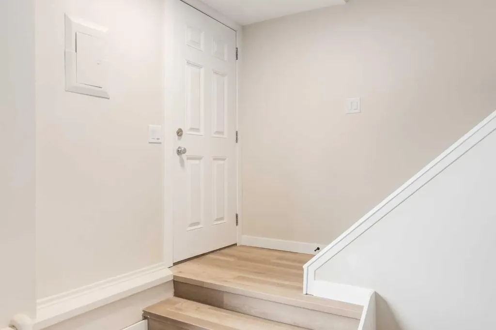 3809 45 Street SW Calgary AB T3B1T3