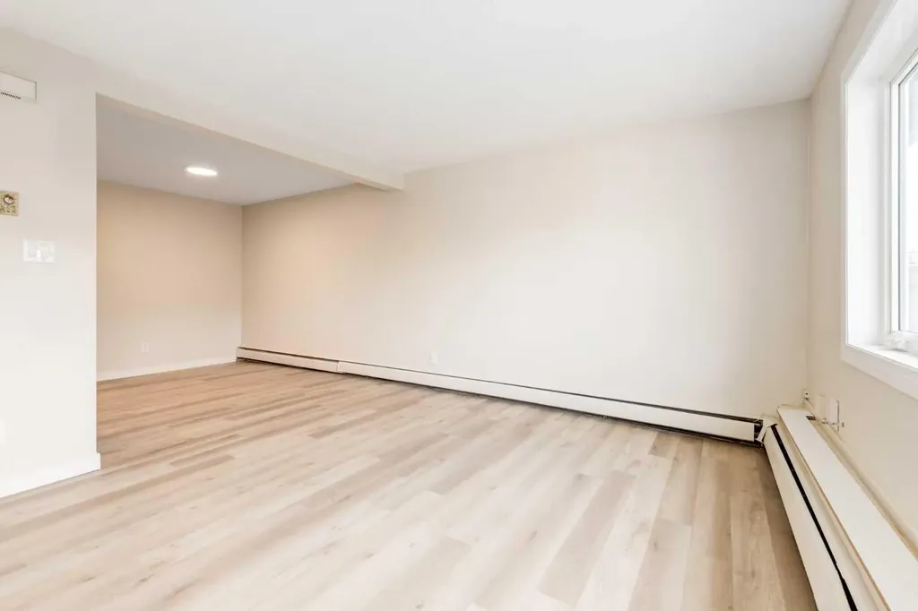 3809 45 Street SW Calgary AB T3B1T3