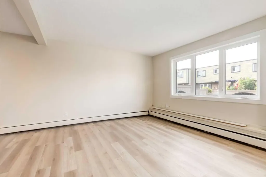 3809 45 Street SW Calgary AB T3B1T3