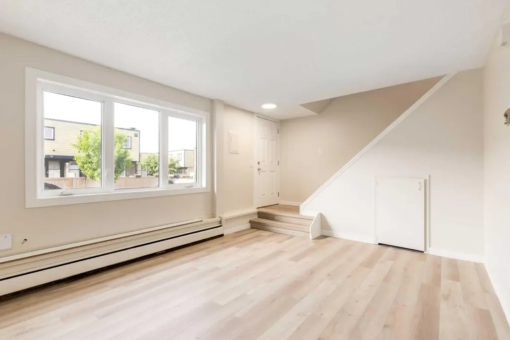 3809 45 Street SW Calgary AB T3B1T3