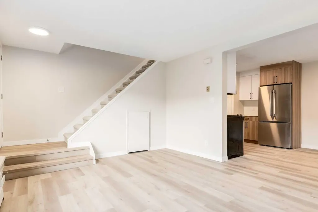 3809 45 Street SW Calgary AB T3B1T3