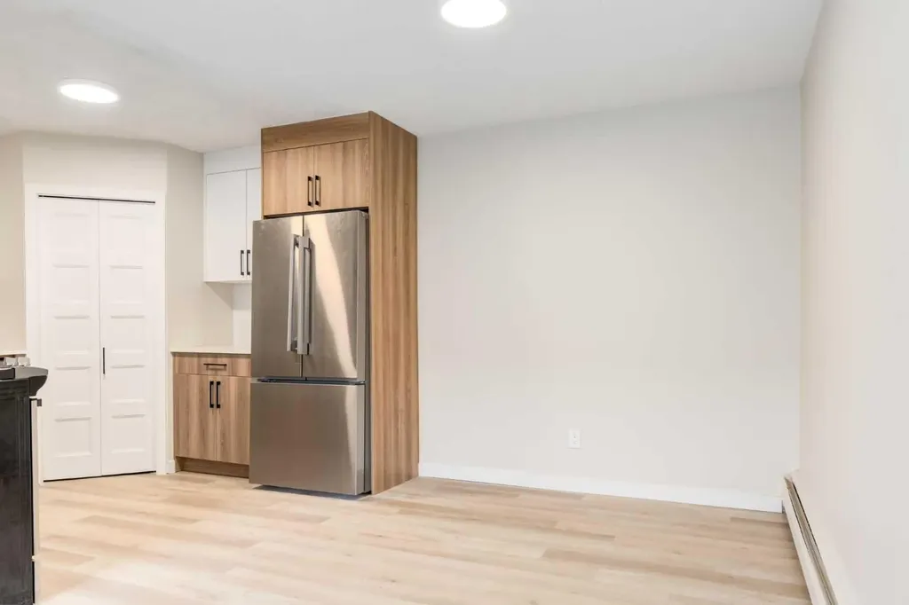 3809 45 Street SW Calgary AB T3B1T3