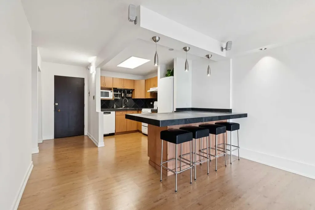 328 Cedar Crescent SW Calgary AB T3C 2Y8