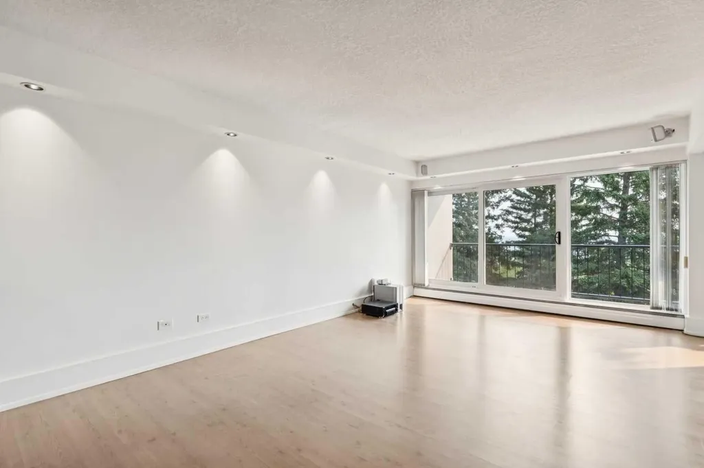 328 Cedar Crescent SW Calgary AB T3C 2Y8