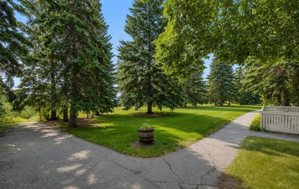 328 Cedar Crescent SW Calgary AB T3C 2Y8