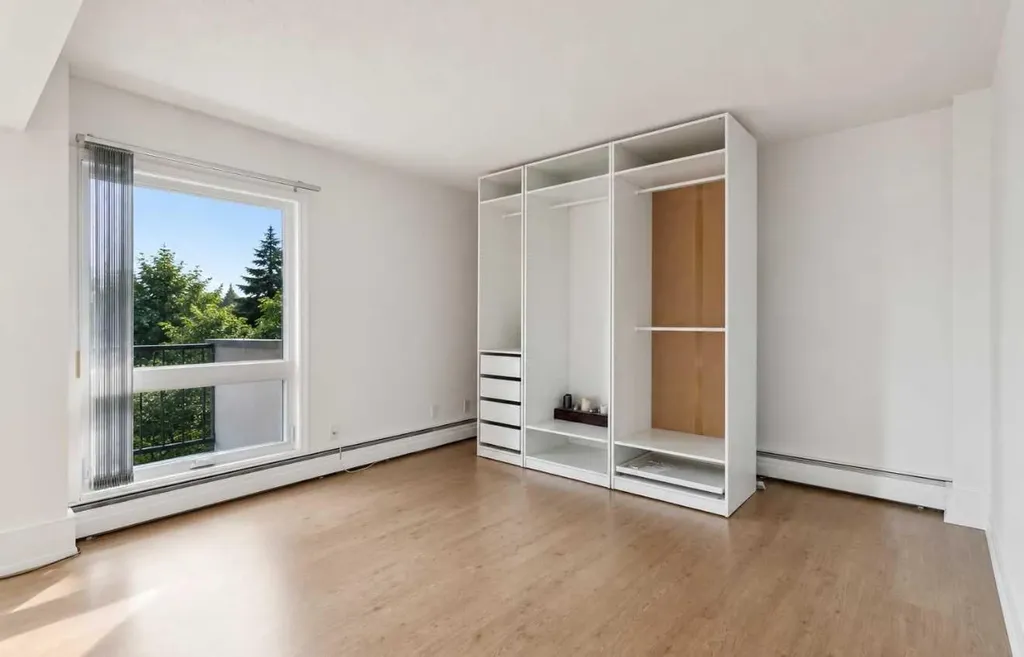 328 Cedar Crescent SW Calgary AB T3C 2Y8