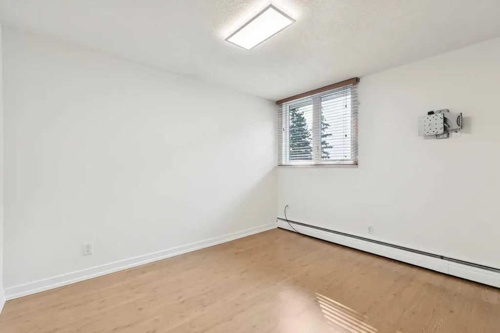 328 Cedar Crescent SW Calgary AB T3C 2Y8