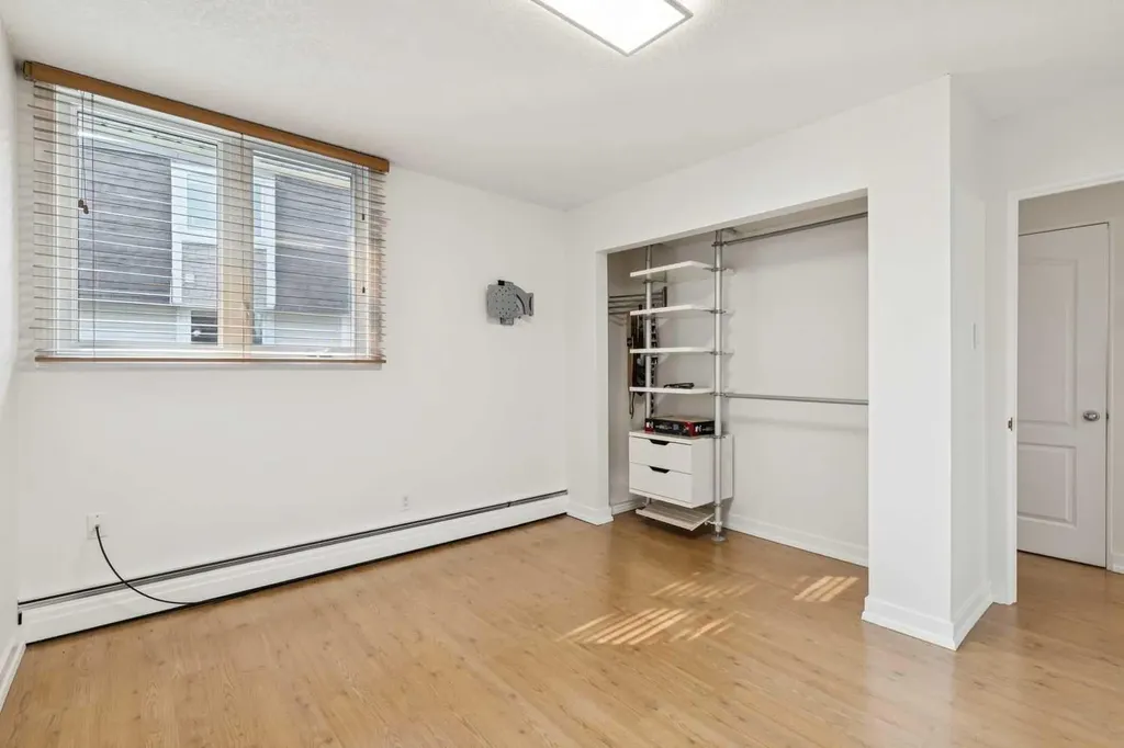 328 Cedar Crescent SW Calgary AB T3C 2Y8