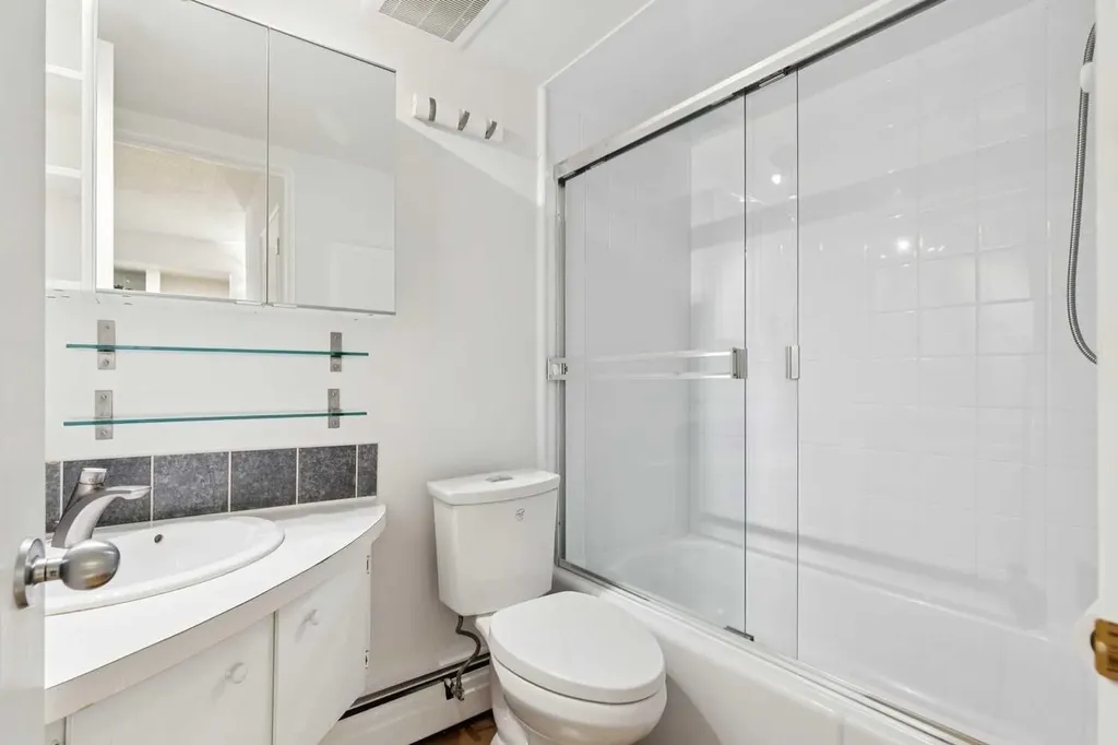 328 Cedar Crescent SW Calgary AB T3C 2Y8