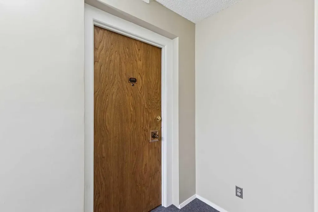 328 Cedar Crescent SW Calgary AB T3C 2Y8