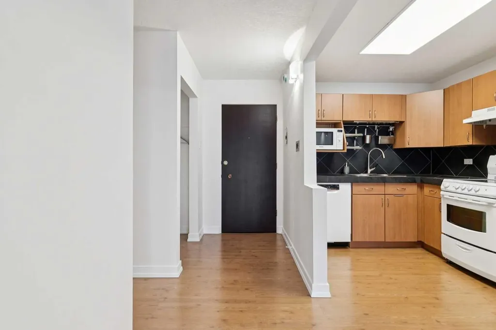 328 Cedar Crescent SW Calgary AB T3C 2Y8