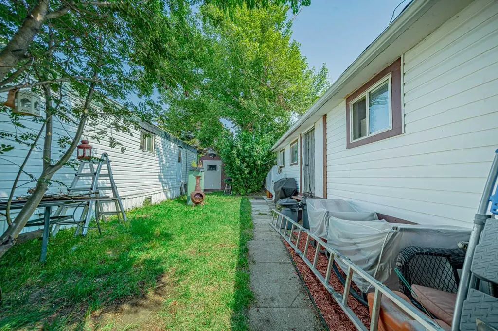 6834 59 Avenue Red Deer AB T4P1C9