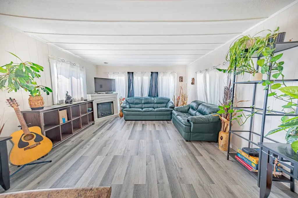 6834 59 Avenue Red Deer AB T4P1C9