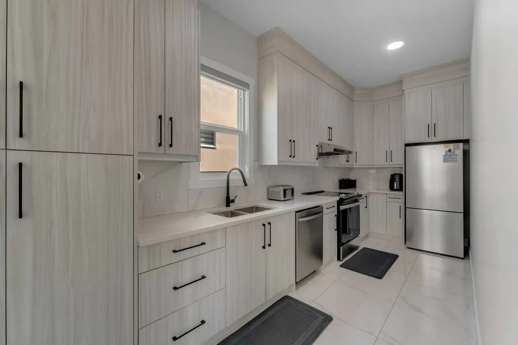 32 Waterford Terrace Chestermere AB T1X 2P6