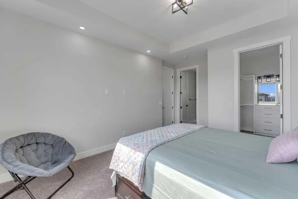 32 Waterford Terrace Chestermere AB T1X 2P6