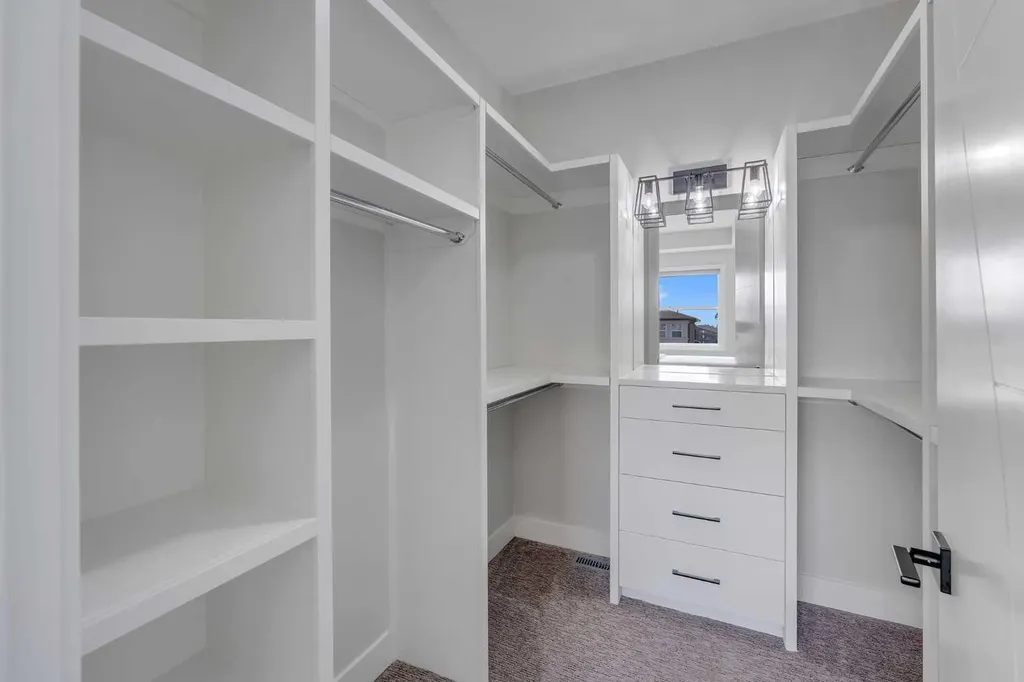 32 Waterford Terrace Chestermere AB T1X 2P6