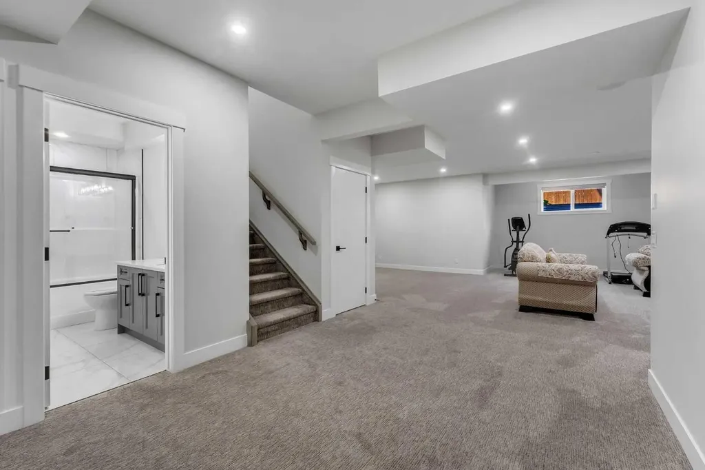 32 Waterford Terrace Chestermere AB T1X 2P6