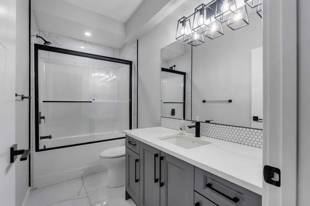 32 Waterford Terrace Chestermere AB T1X 2P6